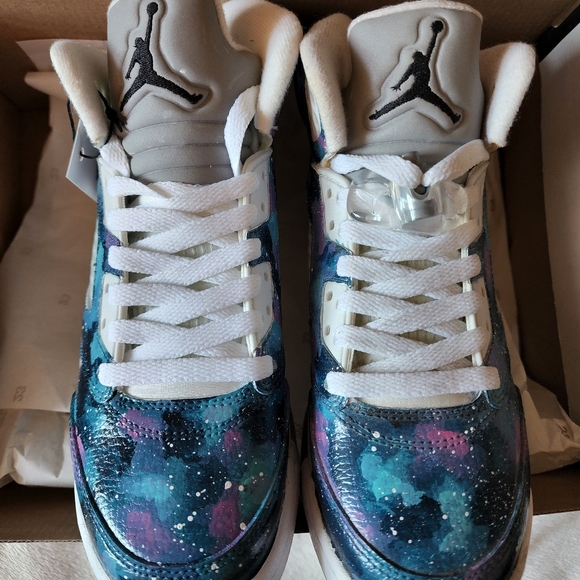 💥NIB💥 AIR JORDAN 5 RETRO BG - Custom Painted Design (Size 5) - Picture 5 of 5